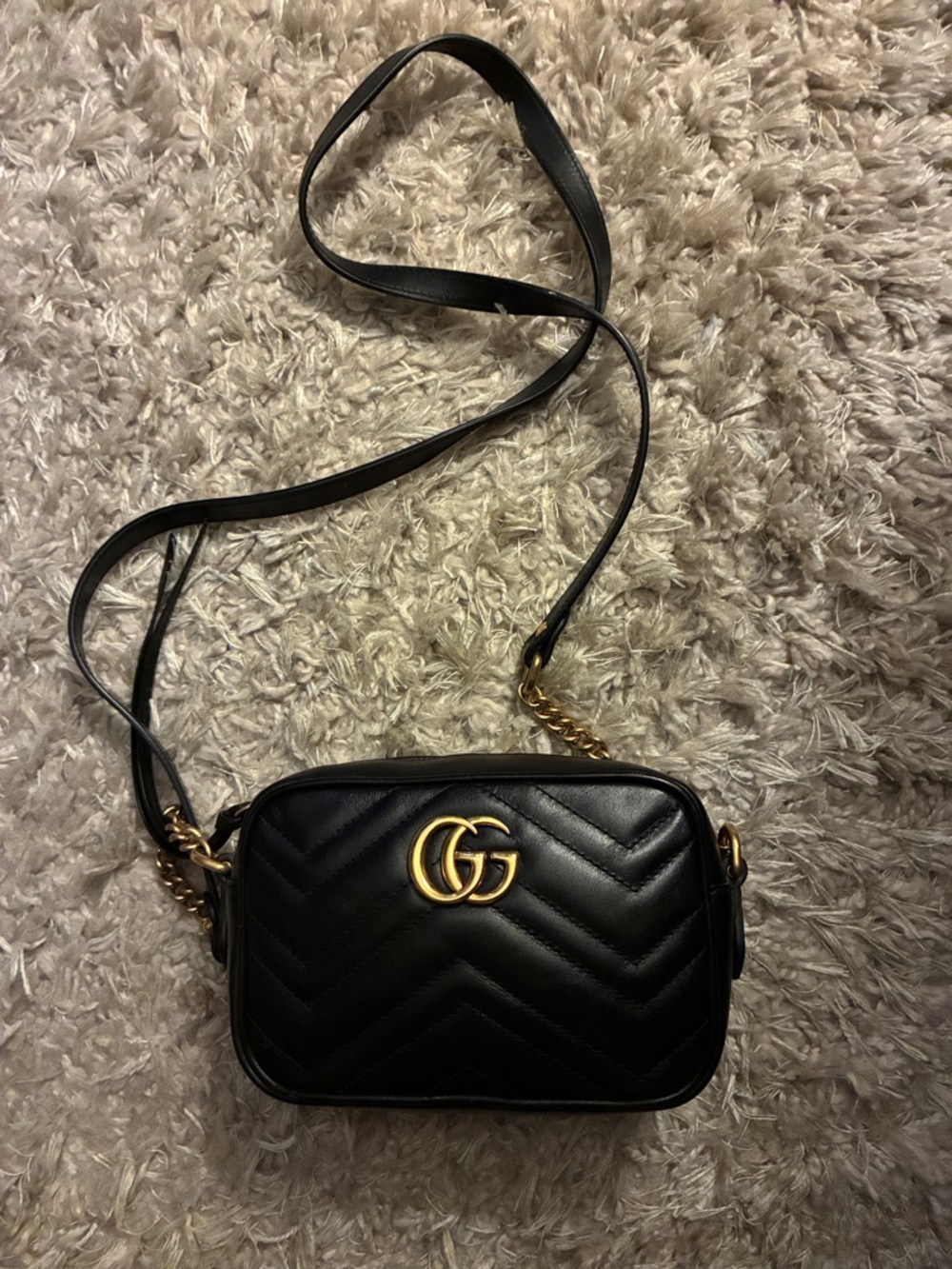 Gucci Black Quilted Leather Crossbody with Gold GG Hardware - Picture 2 of 8
